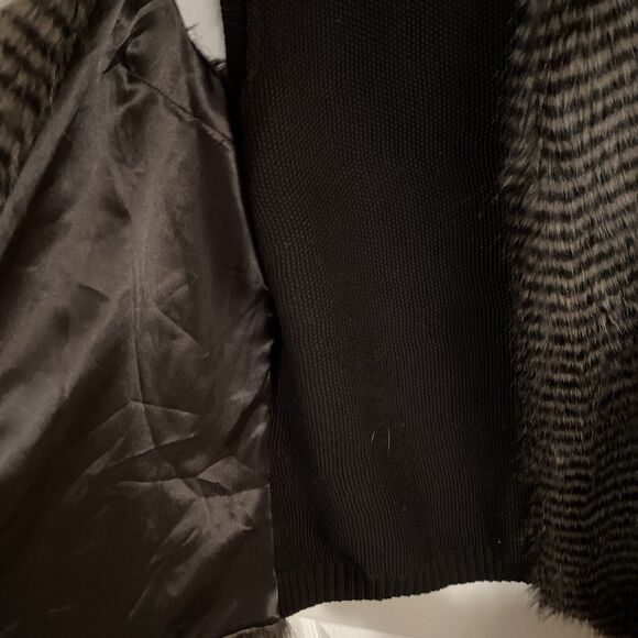 Maurice’s Faux Fur Vest Size 1 Open Front Striped Knit Back Crew Neck - Picture 8 of 11